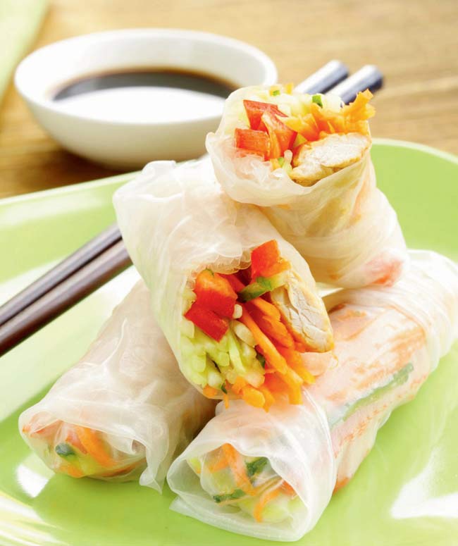 Recipe of Vietnamese Spring Rolls with Kiwi Chutney