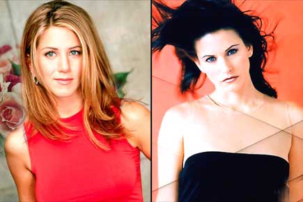 Jennifer Aniston throws bachelorette party for Courteney Cox