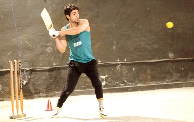 Karan Wahi shows off his batting skills 