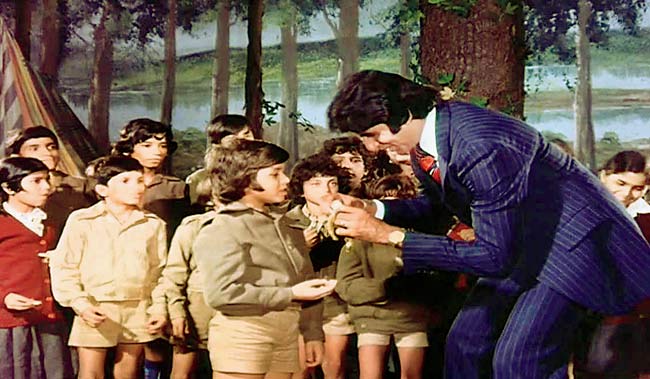 The remake of Do Aur Do Paanch (1980) will be reportedly helmed by debutant director, Akshaye Puri