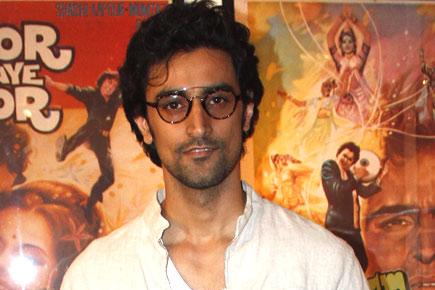 Kunal Kapoor puts pen to paper to write scripts