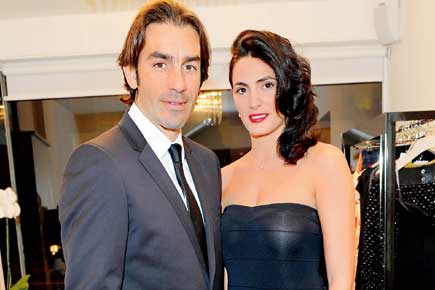 Model wife wears saree to support French winger Robert Pires' ISL move 