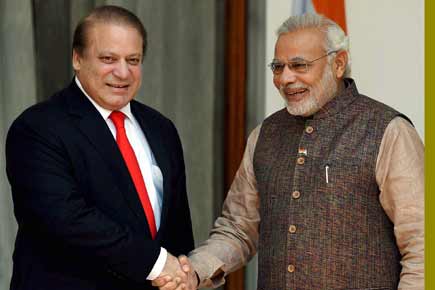 Modi, Sharif shake hands, meet at SAARC retreat