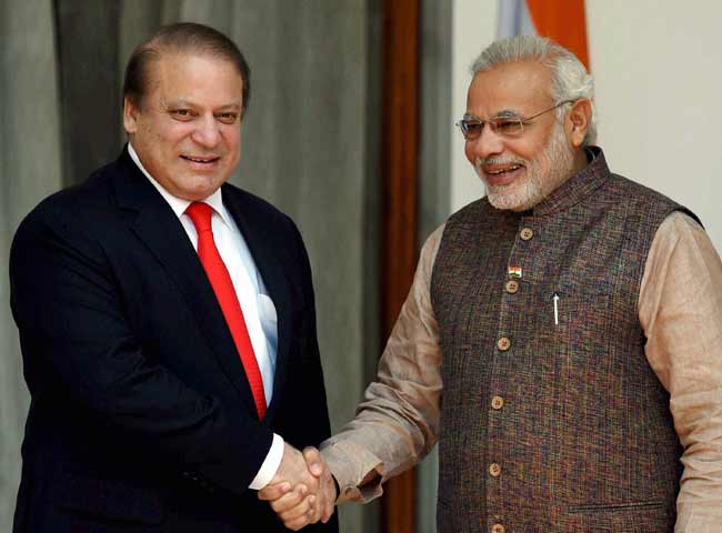  Narendra Modi, Sharif maintain distance at SAARC Summit