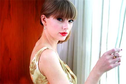 Taylor Swift invites fans to her LA mansion