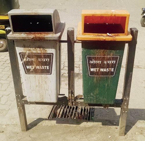 This is what people ask when these litter bins near Andheri (W) subway outside the station reads wet and wet