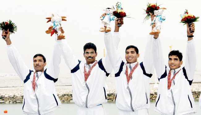 MemOries: Dharmesh Sangwan (extreme left), Jenil Krishnan, Sukhjeet Singh and Satish Joshi (extreme right) on the podium after winning silver in the men
