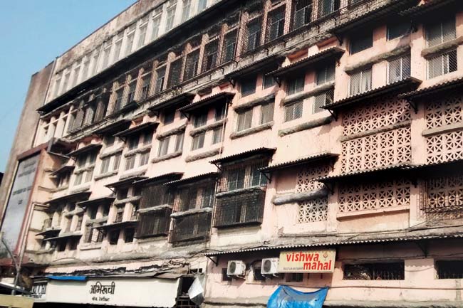 The BMC has not been able to shift the fish wholesalers and exporters at Chhatrapati Shivaji Market, but it will go ahead with the demolition of the top floors.