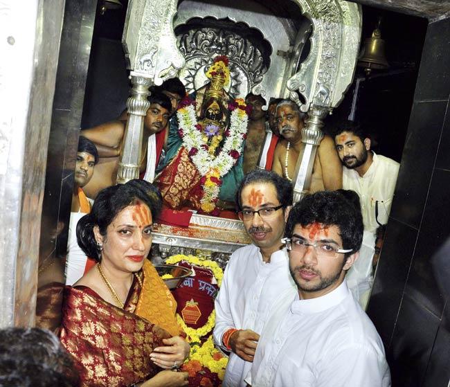 As the alliance fell apart around them, Shiv Sena chief Uddhav Thackeray, wife Rashmi and son Aaditya visited the Devi Bhavani  temple in Tuljapur to offer prayers yesterday. Pic/Rajesh Waradkar