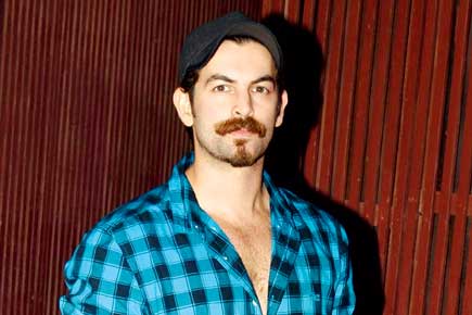 Why does Neil Nitin Mukesh prefer travelling in auto rickshaw?