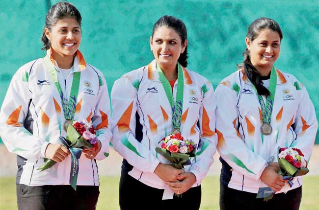 Varsha Varman (left), Shagun Chowdhary and Shreyasi Singh (right) with their bronze medals in Incheon yesterday. Pic/PTI