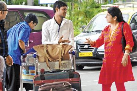 Cops haul up trolley touts at Mumbai airport
