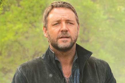 Russell Crowe 'in shock' after Phil Hughes's death