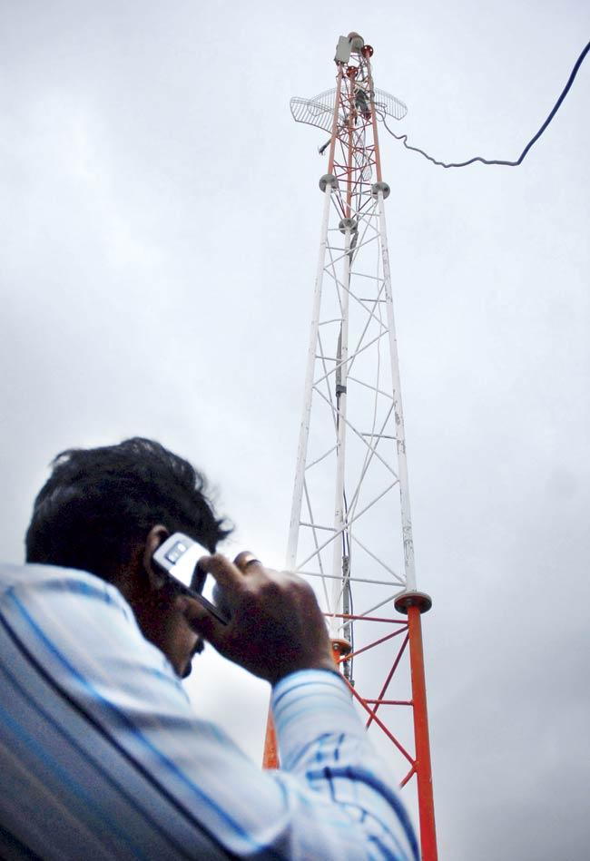 Reliance’s masts require around 9 sq. metres of space and authorities claim that the existing telecom towers with antennas need at least 30-50 sq. metres