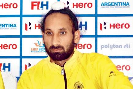 Hockey: Sardar Singh wants youngsters to step up against Australia