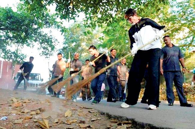 Amitabh Bachchan join the Swachh Bharat Abhiyan, which has now become the buzzword for the film and television industry