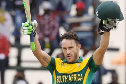 Faf du Plessis helps South Africa past Zimbabwe, into final