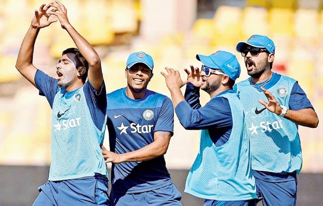 India pacer Umesh Yadav (2nd from left) warms up with teammates during practice at the Sardar Patel Stadium in Motera, Ahmedabad. Pic/PTI