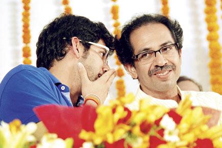 Mayoral elections: Uddhav and family walk in, opposition corporators walk out