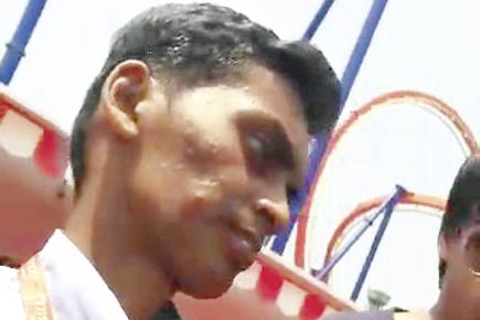 Video: Employee caught on camera selling water park tickets in black