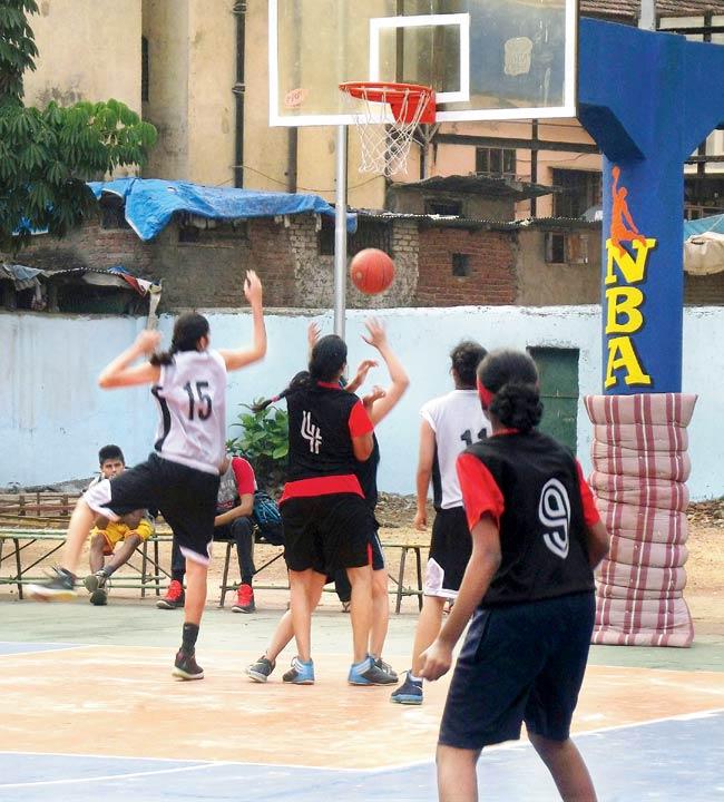 Action from the junior girls tie between Bandra YMCA and Andheri YMCA yesterday