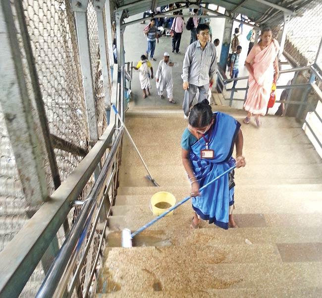 Fed up of cleaning up after commuters who litter and spit on railway premises, employees are now demanding that offenders now be made to clean up after themselves