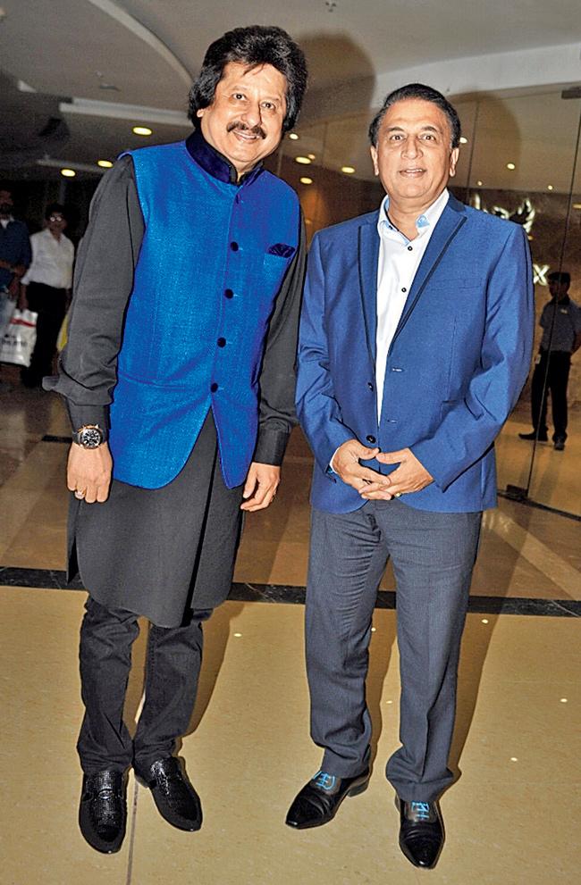 Pankaj Udhas with Sunil Gavaskar-l