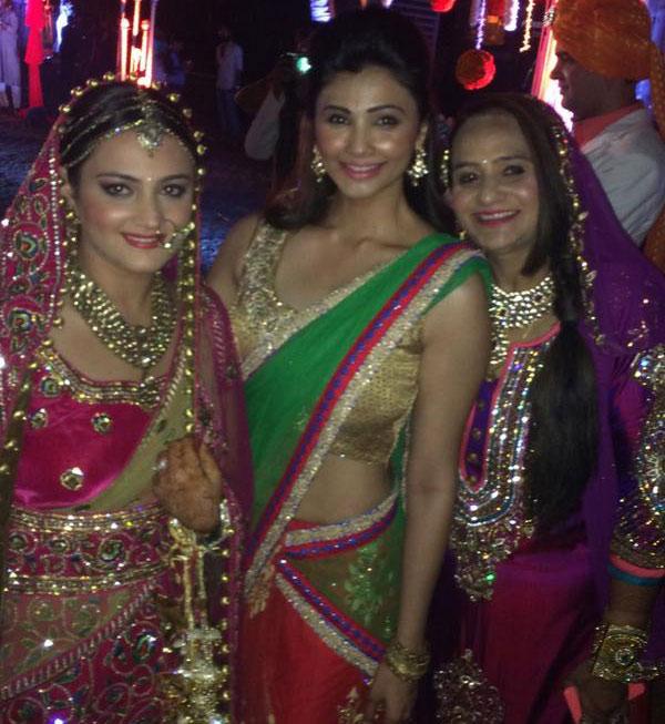 Daisy Shah with Shweta Rohira and her mother