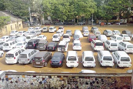 Despite parking problems in Mumbai, why aren't politicos tackling the issue?
