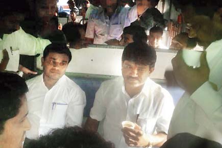 Commuters make MP travel second-class to understand their woes
