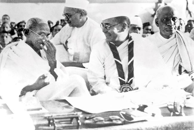 Indian leader Mahatma Gandhi speaks with Netaji Subhas Chandra Bose