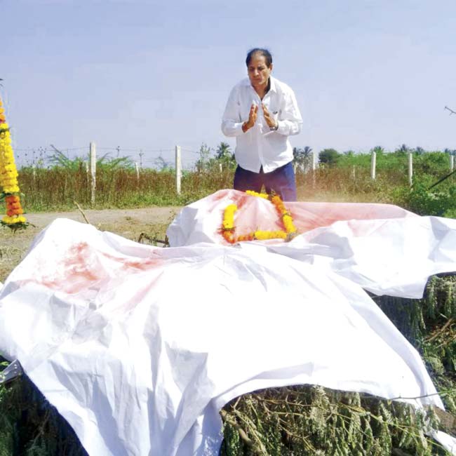 Bhatt performs the last rites for the two unidentified bodies, at the cremation ground in Miraj