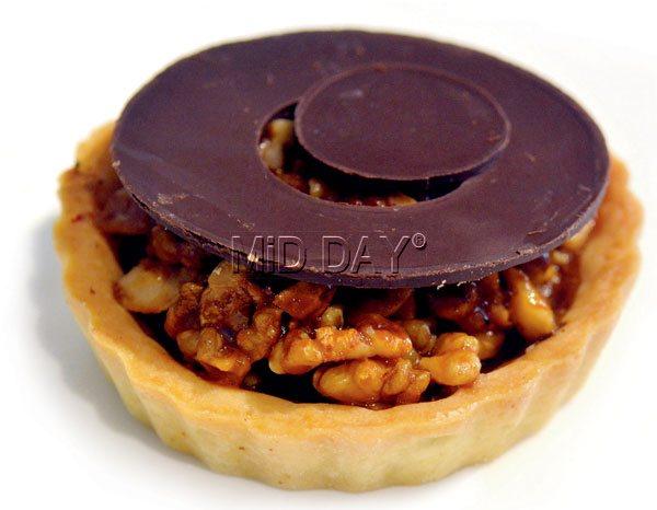Walnut Pie (Rs 150)