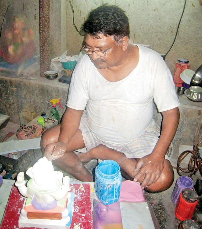 Idol maker Mahapsekar crafts the idols