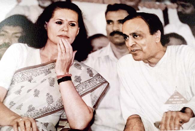 Murli Deora with Sonia Gandhi