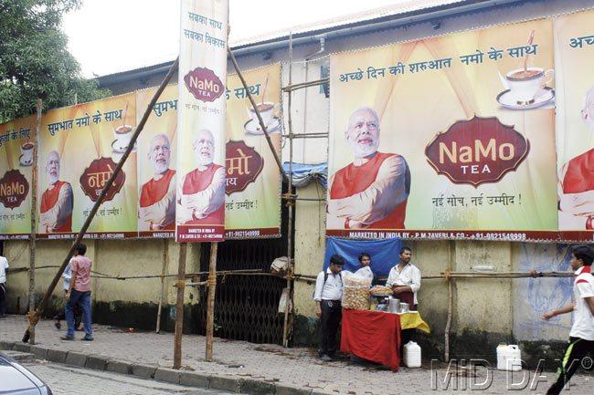 BJP leaders have taken objection to these hoardings, which are put up near Ganpati mandals in Lalbaug and Parel. Pics/Emmanual Karbhari
