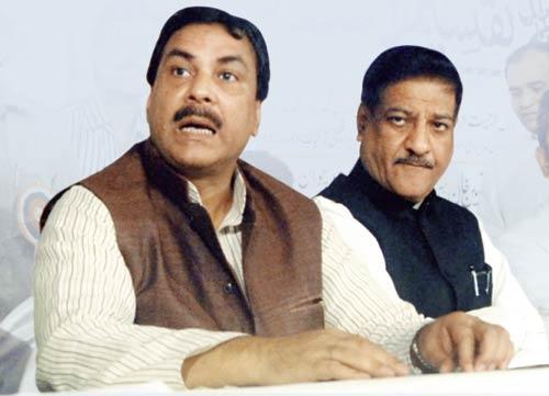 Minority Affairs Minister Naseem Khan (seen above with the CM), both from the Congress, were accorded Y-category security