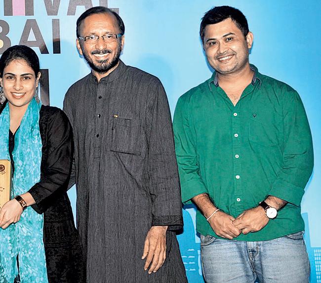 (L-R): Priyanka and Rajendra Talak with Ashok Patki 