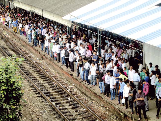 Hapless commuters can’t do much but sigh at the delays that regularly haunt CR services. File pic