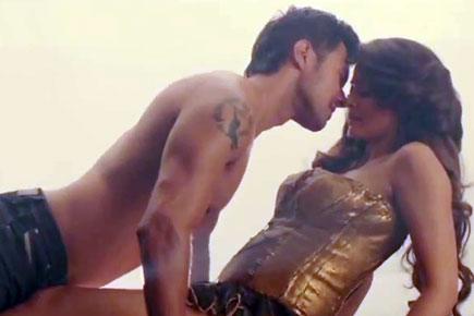Rajniesh Duggall, Surveen Chawla's love-making scenes in 'Creature 3D'