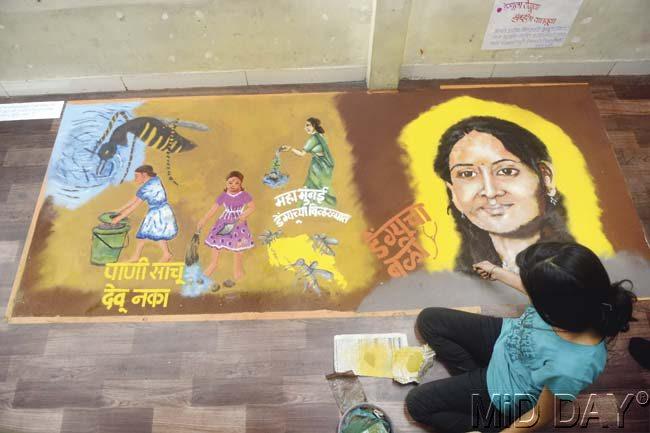 A girl exhorts people to avoid indulging in acts that can cause and spread dengue, with the help of this drawing at Gurukul Academy, Lalbaug yesterday. Pic/Pradeep Dhivar
