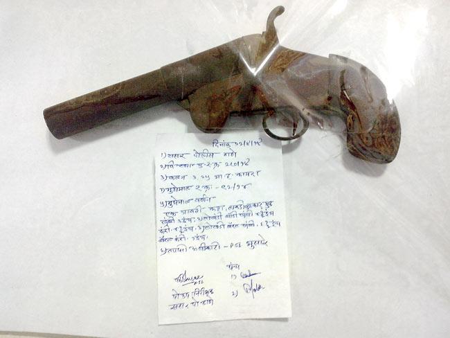 The Bomb Detection and Disposal Squad recovered the handmade revolver at departure gate number 7 of T2