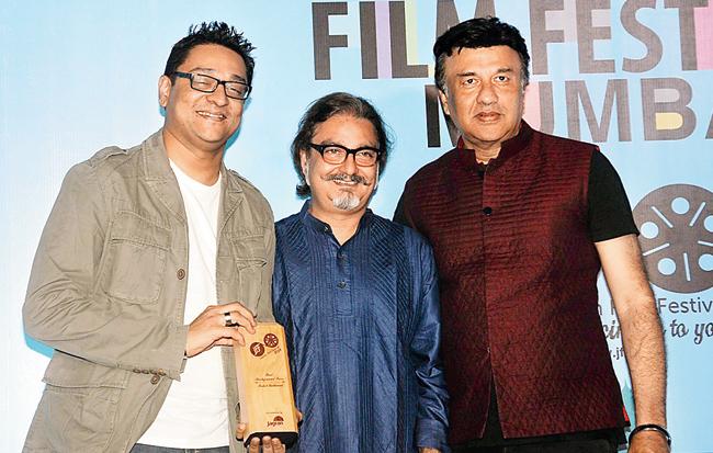Rohit Kulkarni won the Best Background Music Award, along with actor Vinay Pathak and composer Anu Malik 