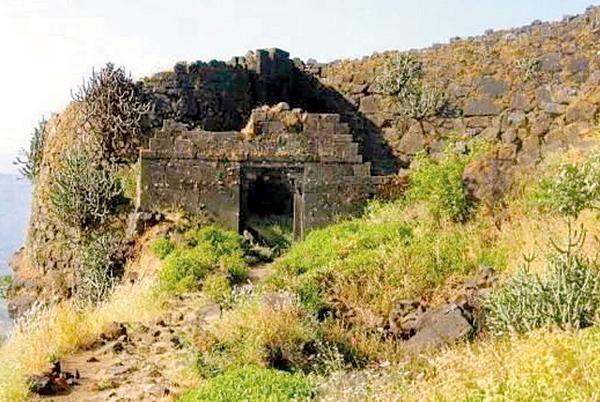 The fort was also, once the battleground for the Marathas and the Mughals 