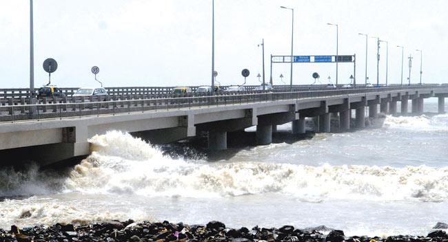 Bandra Worli Sea Link suicide attempt