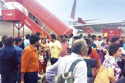 SpiceJet passengers stranded at Mumbai airport for 7 hours