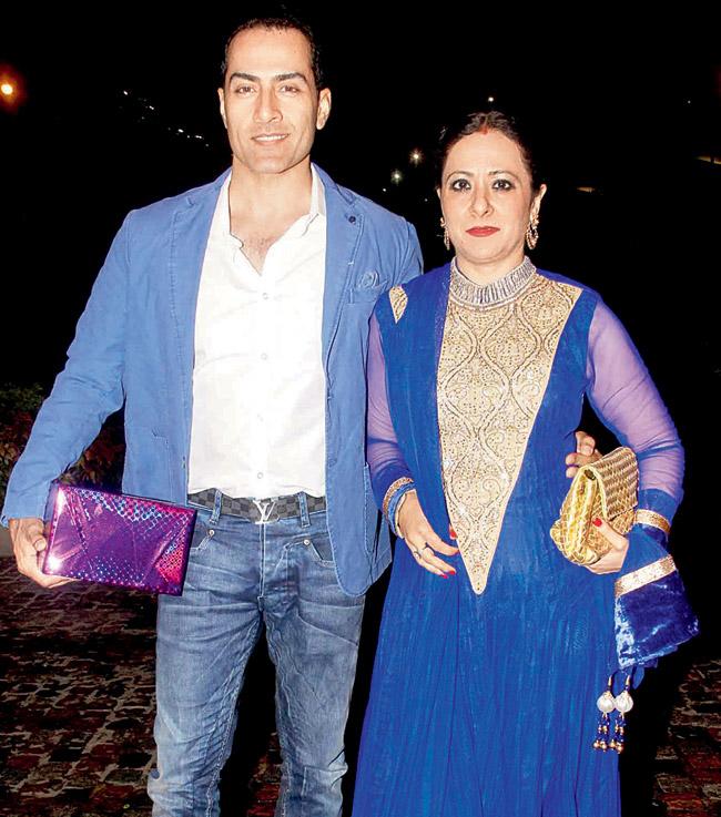 Sudhanshu Pandey with wife Mona