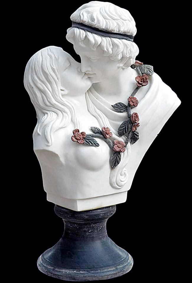 The lovers kiss bust in white and green marble stone