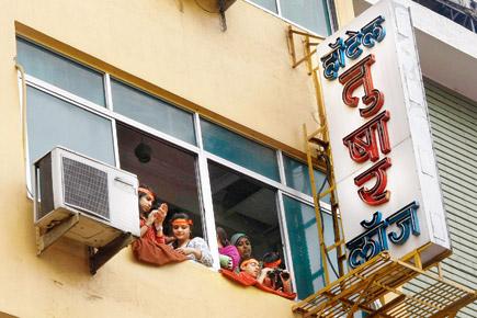 Pune family rents hotel room every year to watch visarjan 