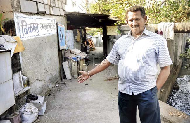 Vikas Surve points to the spot outside his house from where the scooter was stolen. Pic/Suresh KK